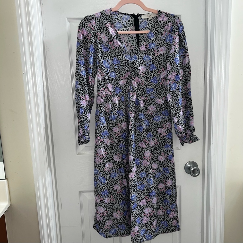 ❤️3/$15 Loft Women Midi Dress - Picture 2 of 4